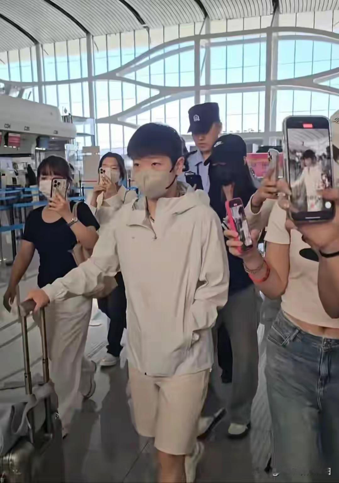 王励勤这回，终于做了一个“正确决定”！澳门冠军赛9月9号开赛，但是国乒昨天