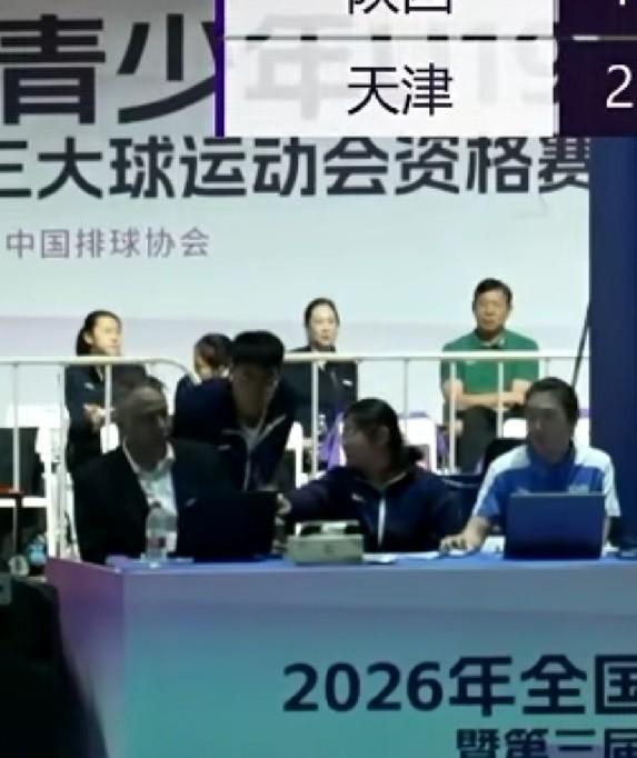 王宝泉现身南通，青年女排练兵，天津新赛季还有悬念。南通女排赛场，天津青年女排3