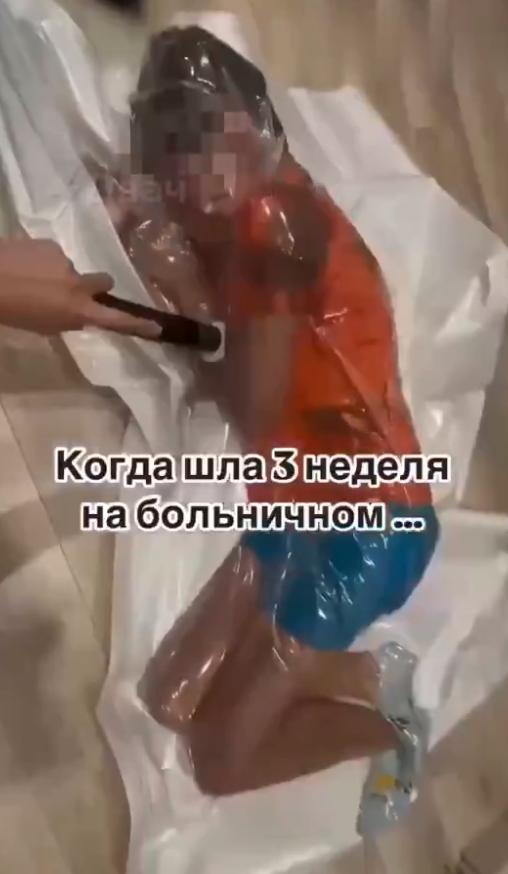 真是疯了一位俄罗斯母亲拍摄了一段关于自己孩子的危险实验视频，震惊了网友。这位