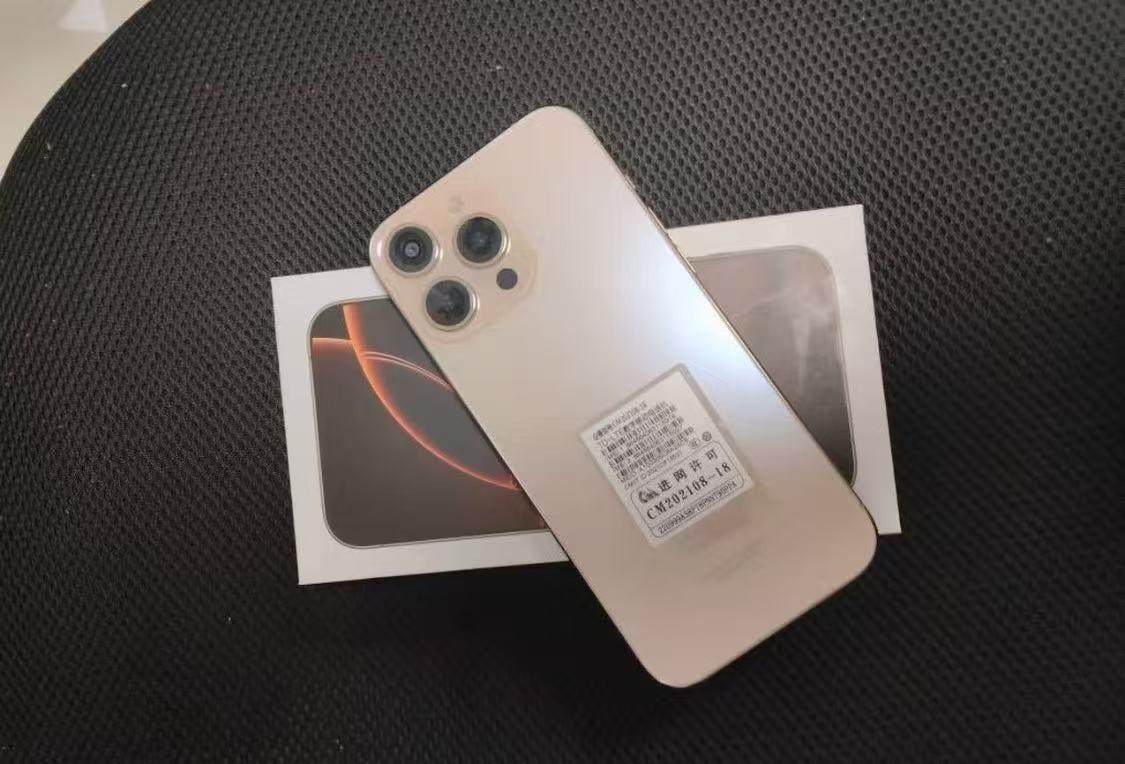 1398元1TB神价！7800mAh+6年质保千元机太卷了总被内存焦虑逼疯