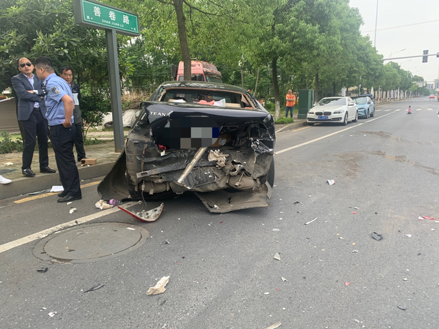 背时开车没注意才买了5个月，就成事故车了