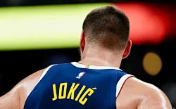 在三双领域，威少正在失守！战胜魔术后，约基奇生涯至今已经136次单场拿到20+得