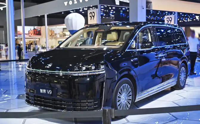 2026年北京车展智界V9和全新传祺E8PHEV怎么选先说说智界V9，这车一亮