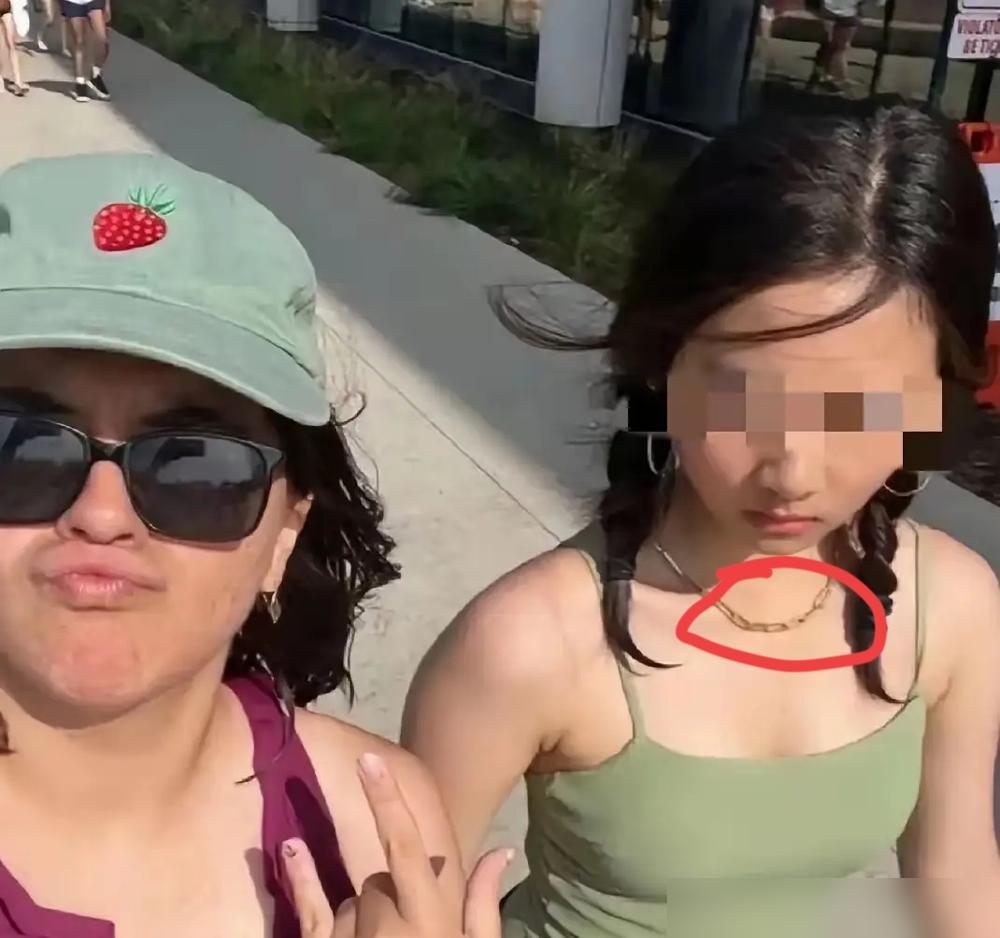 黄磊当年的豪言壮语，终究还是没跑赢女儿的录取通知书。2016年他把“送娃出国”架