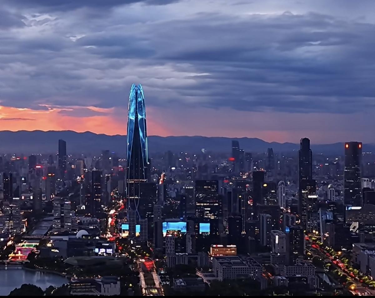 随着大连gdp破万亿，目前5个计划单列市中，已经有深圳、宁波、青岛、大连这四座城