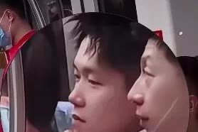我到现在都不明白他那天戴着戒指💍一直傻笑，到底是想了什么场景，如果没有断拍那天