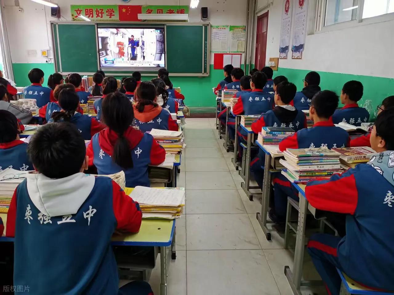 不让教师推销教辅，不让学校统一订购教辅，不让学生带教辅进校园，大家知道原因是什么
