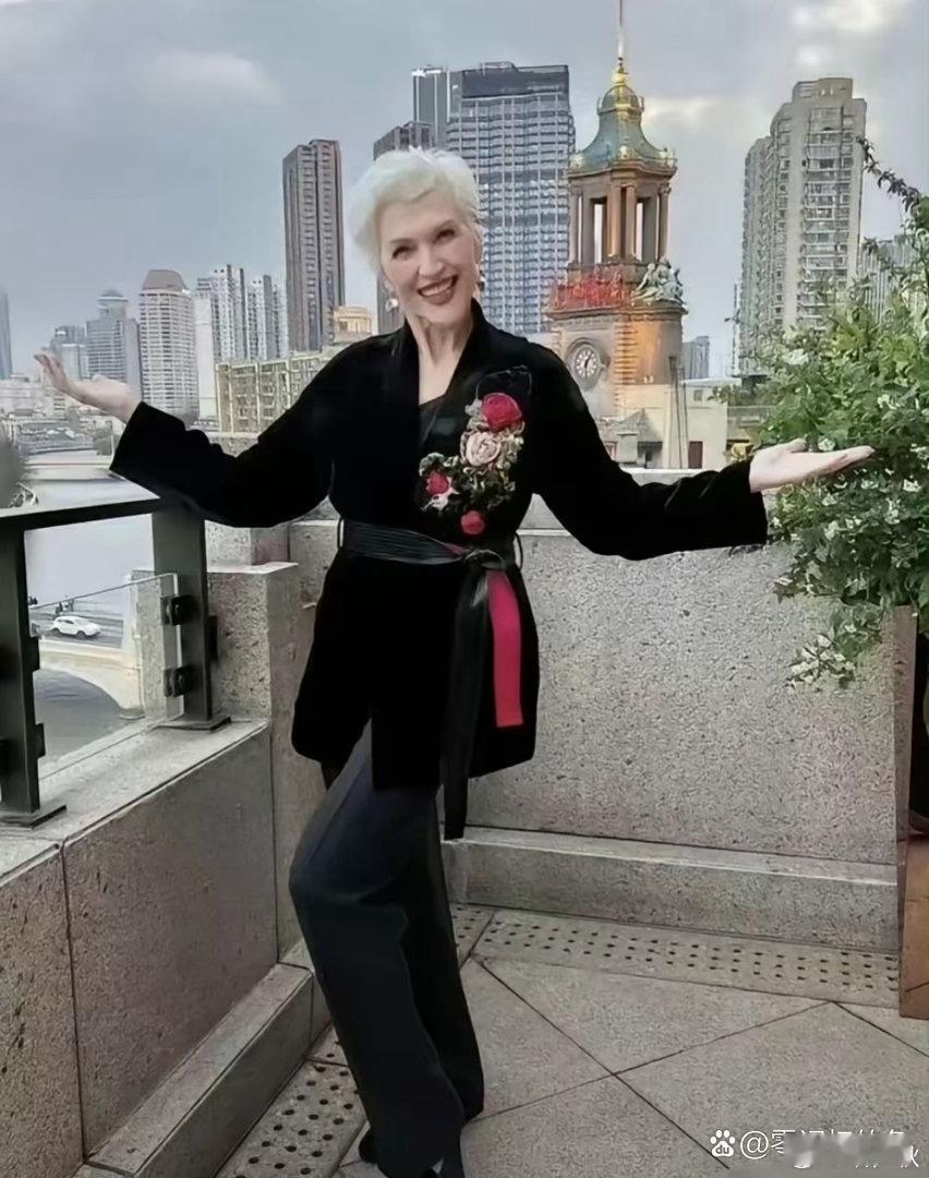马斯克的母亲，真是从年轻美到老​​​
