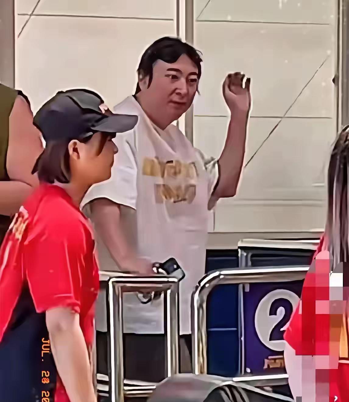 撕葱在日本活出了不一样的状态，也不知道是心宽体胖还是吃了带核元素的食物，现在的撕