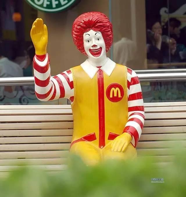 为什么现在没人提“外资撤离”“工业转移”“越印崛起”了？我说个案例大家就懂了！麦