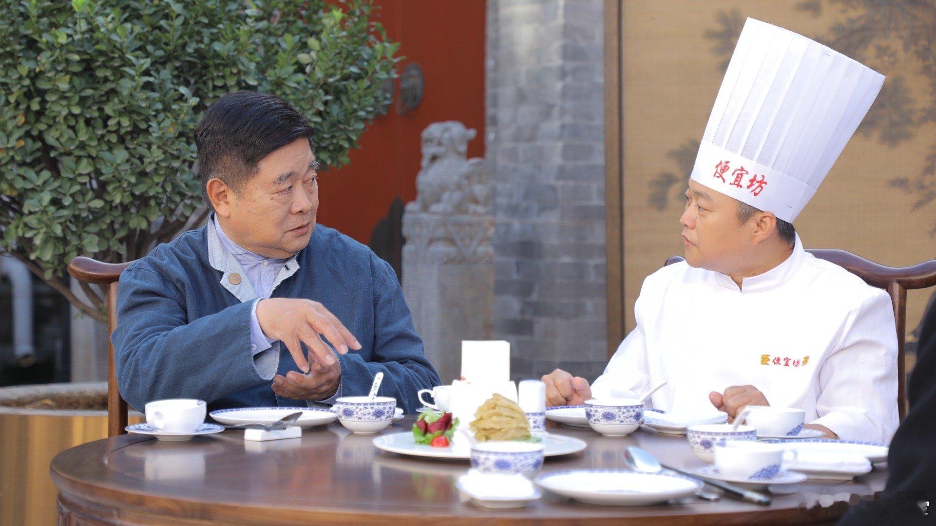 探秘北京烤鸭两大流派老单品东城京味烤鸭双绝对决！全聚德挂炉香酥，便宜坊焖炉细嫩