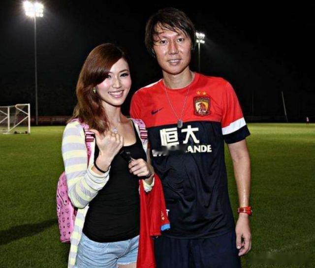 李铁的老婆龙菲啊，现在也不过40多岁，年轻貌美，他被判20年，出来后都60多了，
