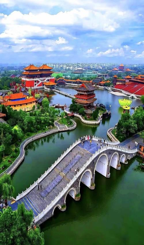 中秋节和国庆节期间，文旅部没有对全国旅游景区出入境人数和收入，发布官方统一的全国
