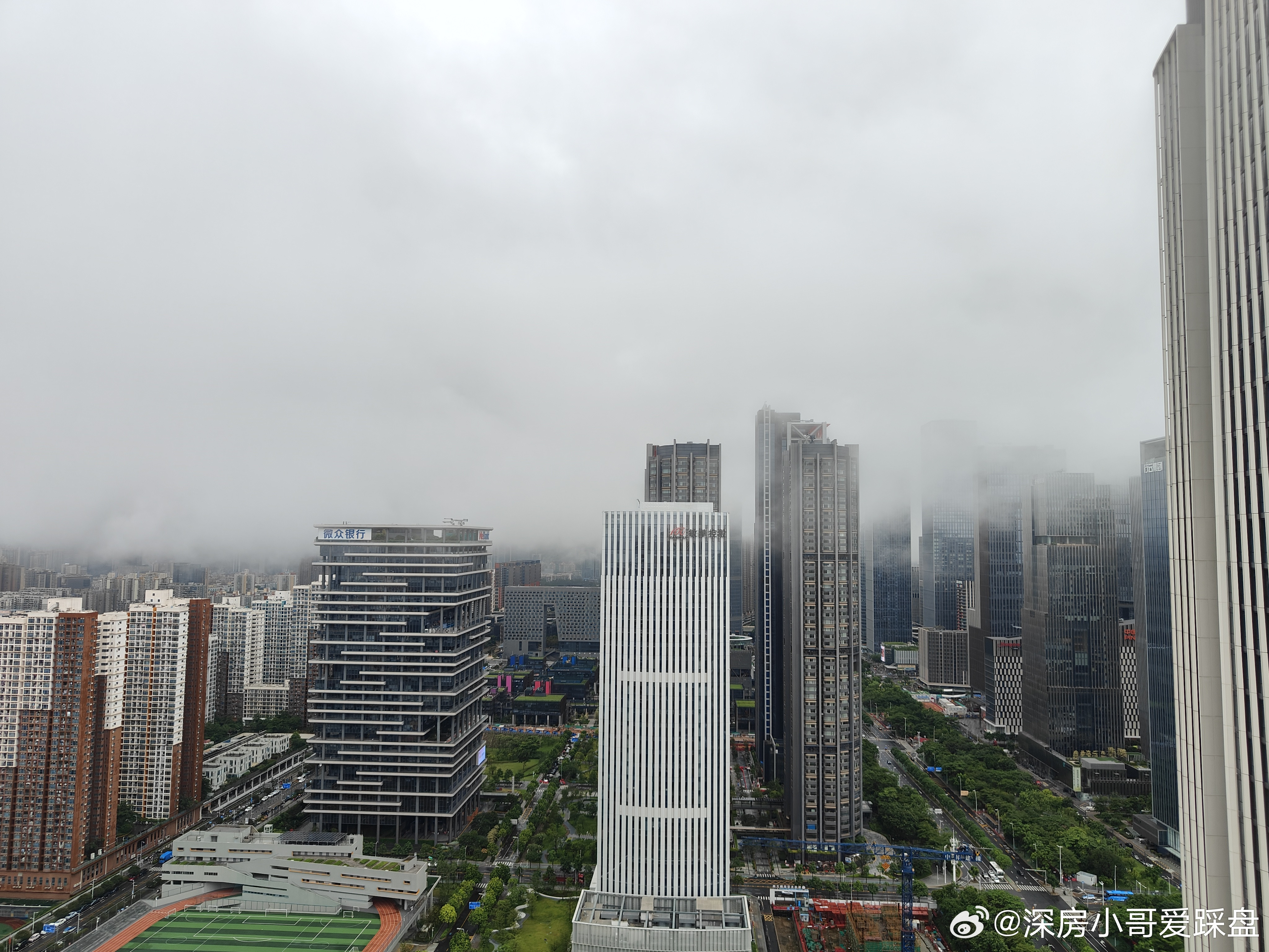 云雾中的前海深圳的雨啊这是要下到啥时候，特别挑着周末的时间段来下，这让想出去玩的