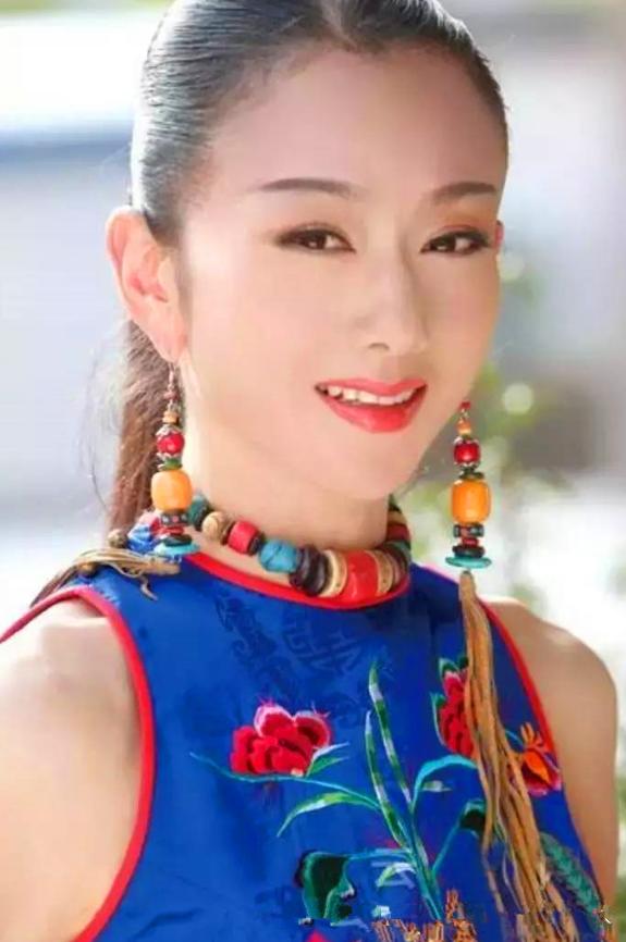杨丽萍和百亿富豪刘淳晴结婚。7年后，刘淳晴突然对杨丽萍说：“老婆，我想要个孩子吧