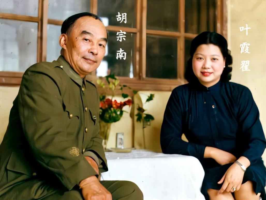 这张奉子成婚照是51岁胡宗南娶戴笠女秘书，1947年51岁的西北王胡宗南终于脱