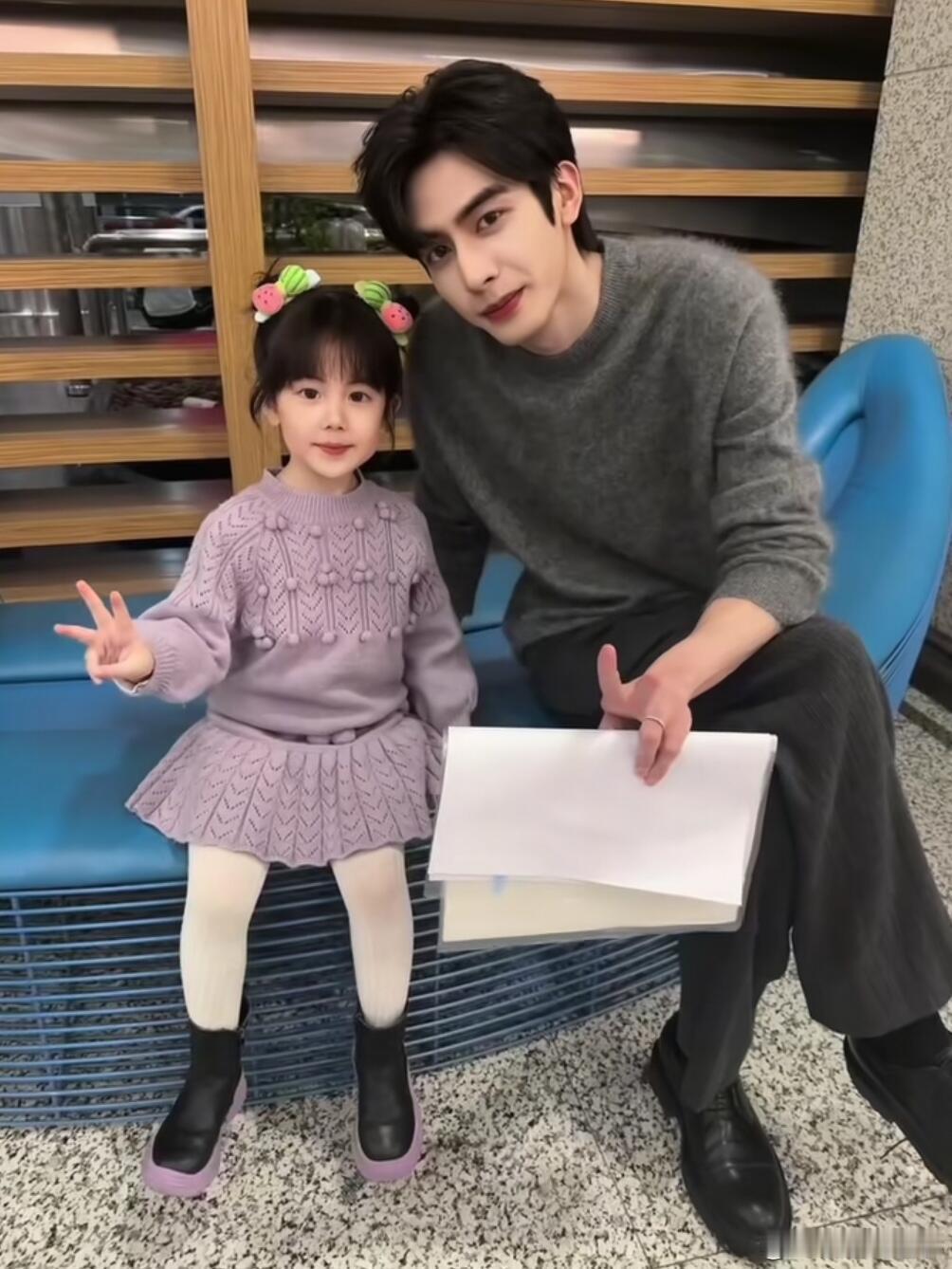 这小孩真的很像他们两生的啊...妈妈的五官，爸爸的脸型哈哈哈真的很会选角剧集骄阳