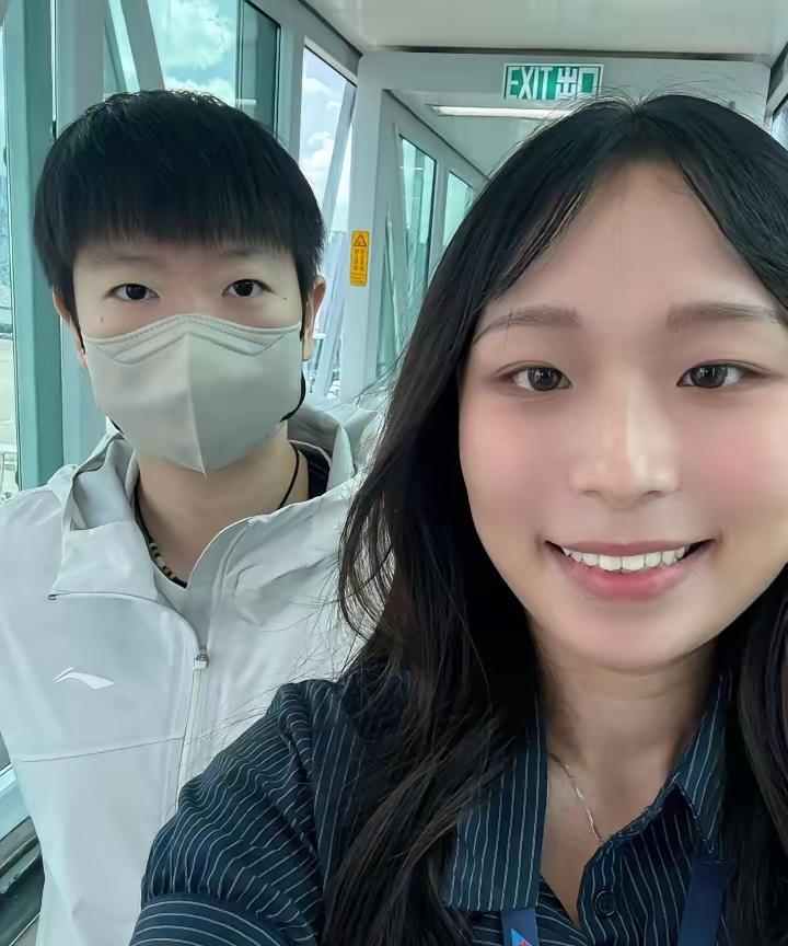 什么叫素质高的粉丝？什么叫王楚钦说的边界感是一种相互尊重？看看这位小姐姐跟孙颖莎