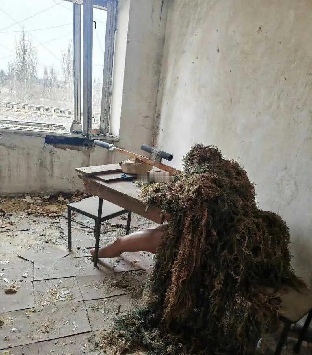 据说是俄军的狙击手假人诱饵