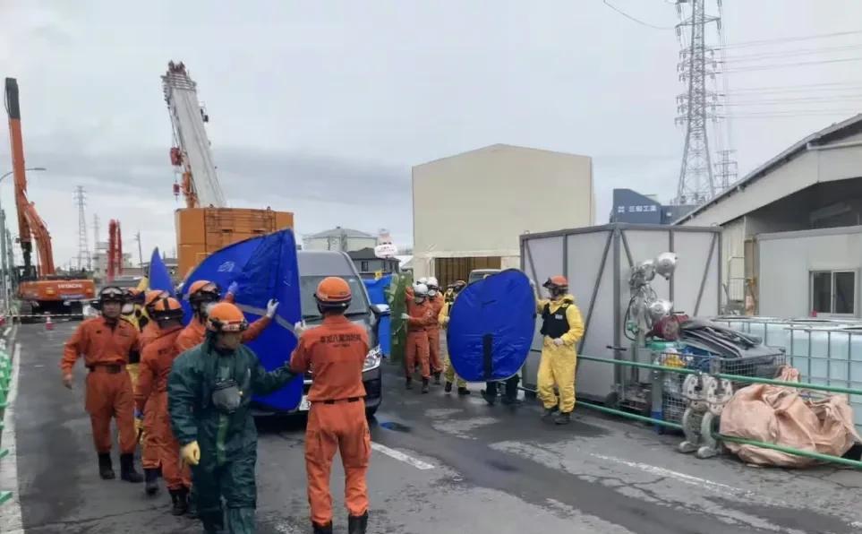 日本有两个非常重要的哲学，一个是“不麻烦别人，但是别人千万也不要来麻烦我”，另一