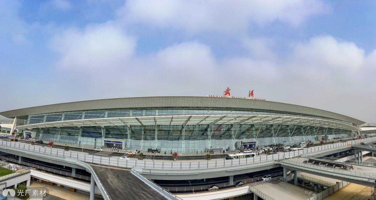 1967年武汉机场惊魂：杨成武如何护送毛主席脱险1967年夏天，武汉王家墩机