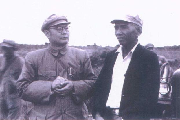 叶剑英在海南了解橡胶种植情况