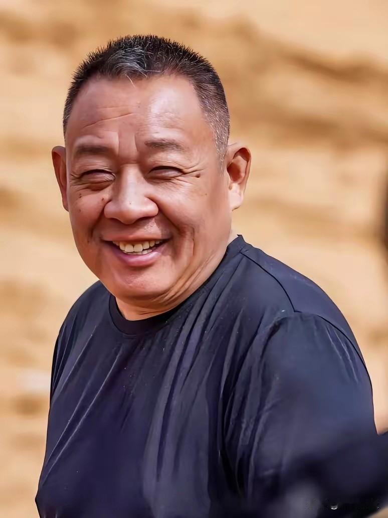 一个长时间给胖东来供货的供货老板说，给这家超市合作，很幸福，也很痛苦。幸福的是，