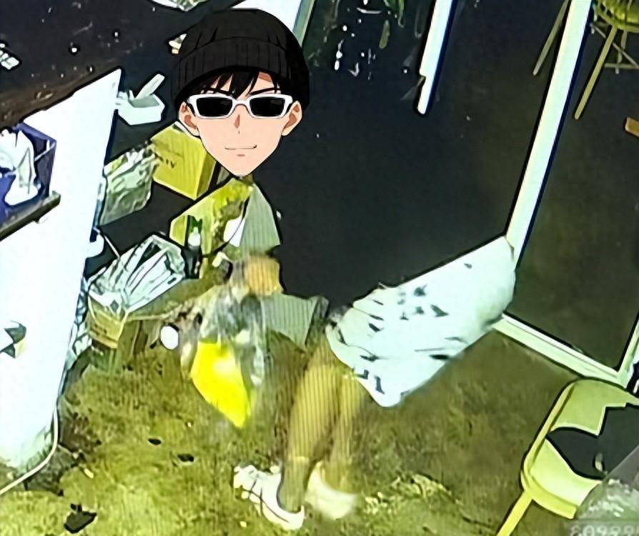 真有那么好吃吗？云南昆明，一男子深夜潜入野生菌餐馆，进出收银台整整3次却一分钱没