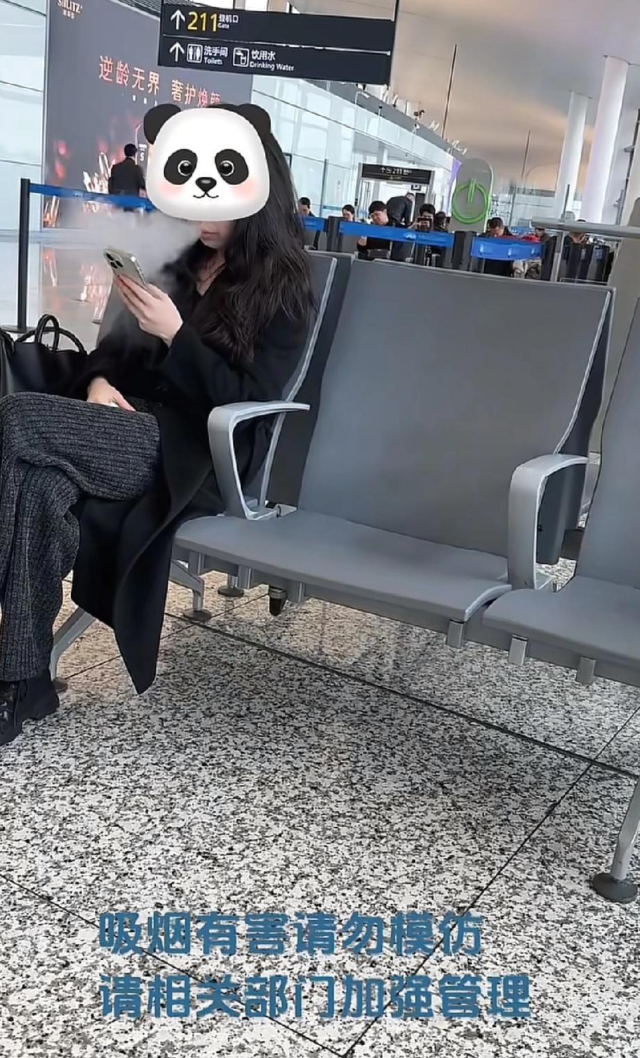 11月12日，浙江宁波。网友发视频吐槽一名女性旅客在机场候机大厅抽电子烟。稍后