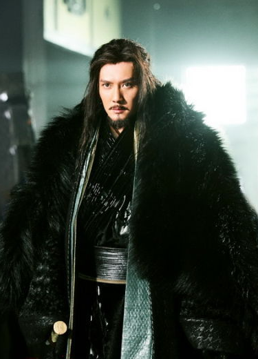 论项羽的贵气还得是冯绍峰配刘亦菲绝了最近何润东版项羽靠着霸气出圈，狠狠火了一把