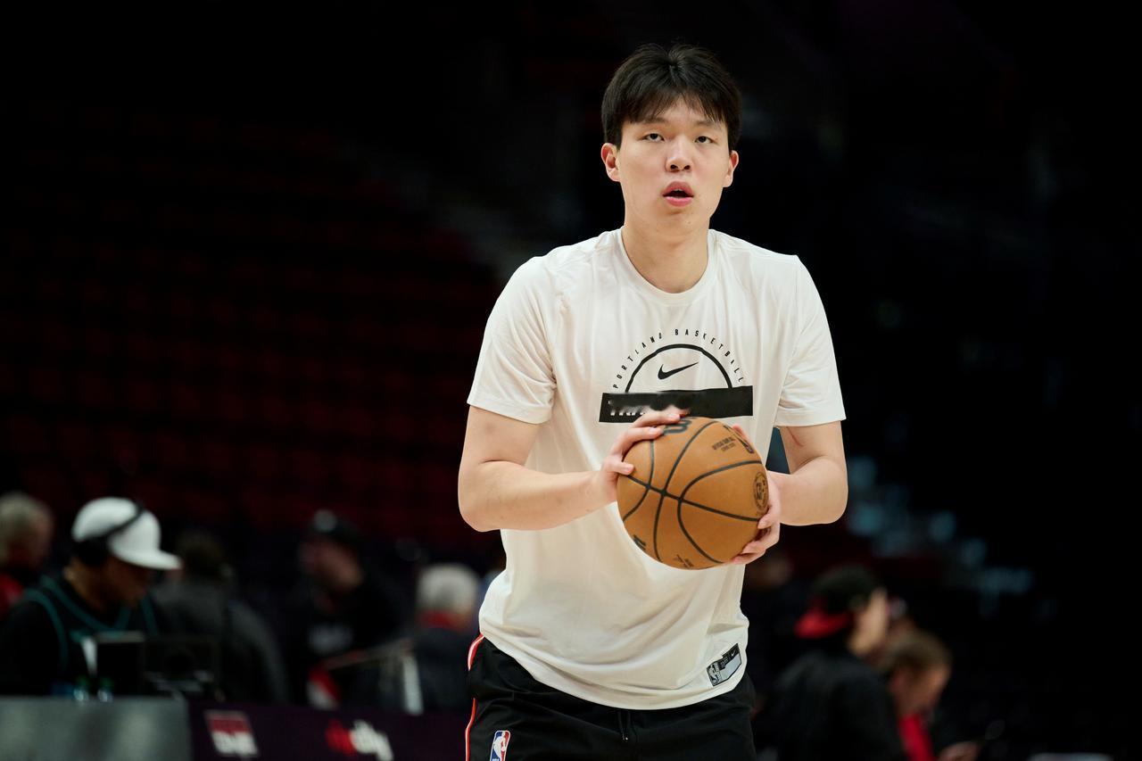 在NBA杨瀚森最想模仿谁？杨瀚森给出两个人的名字杨瀚森回国了，这两天也是忙得不