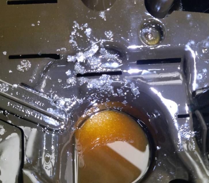 被人往发动机里撒白糖！这是得罪了谁？前段时间鉴定了一台奥迪Q5，车主自述发动机