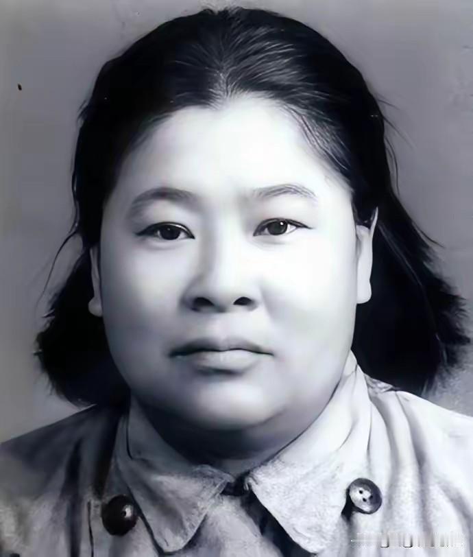 许世友打遍全军无敌手，唯独输给这个女人！她一掌下去，战马当场毙命全军比武，许