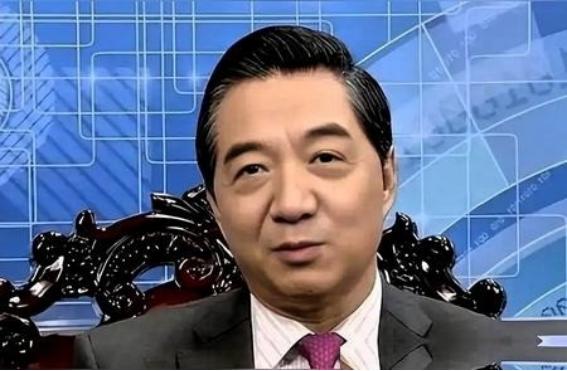 谢谢你张召忠！你真是伟大的预言家！2015年你就说过：“美国啥也不干，让东方大国
