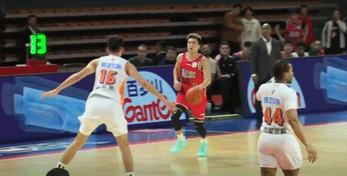 大侄子郭艾伦还是老了巅峰不在！广州龙狮85:92惜败福建！郭艾伦出战21分钟，