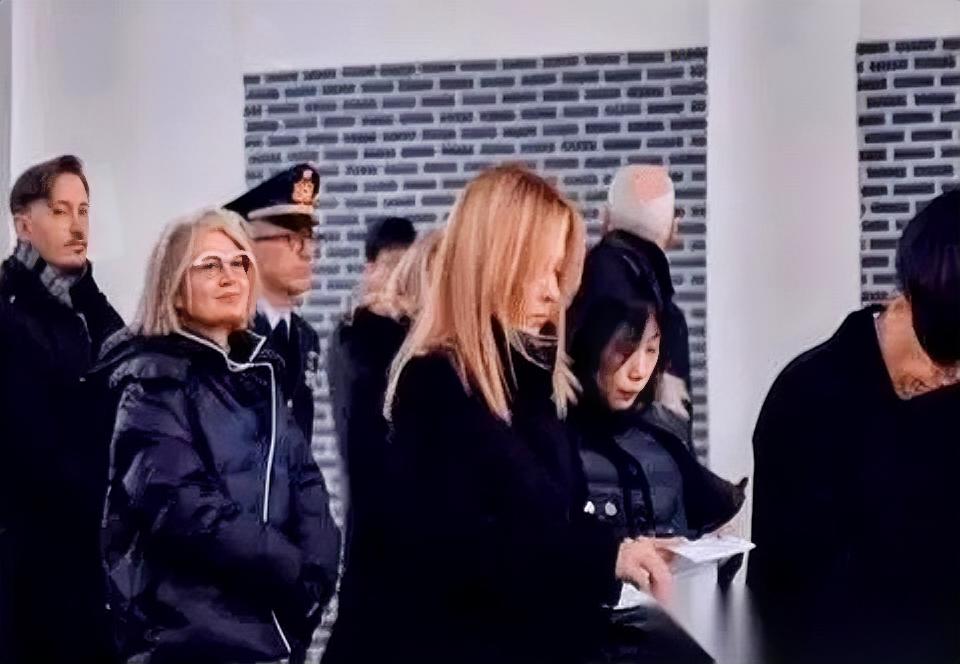 意大利总理梅洛尼，绕着中国跑了一大圈，把最精彩的一出戏，留在了1月19号。