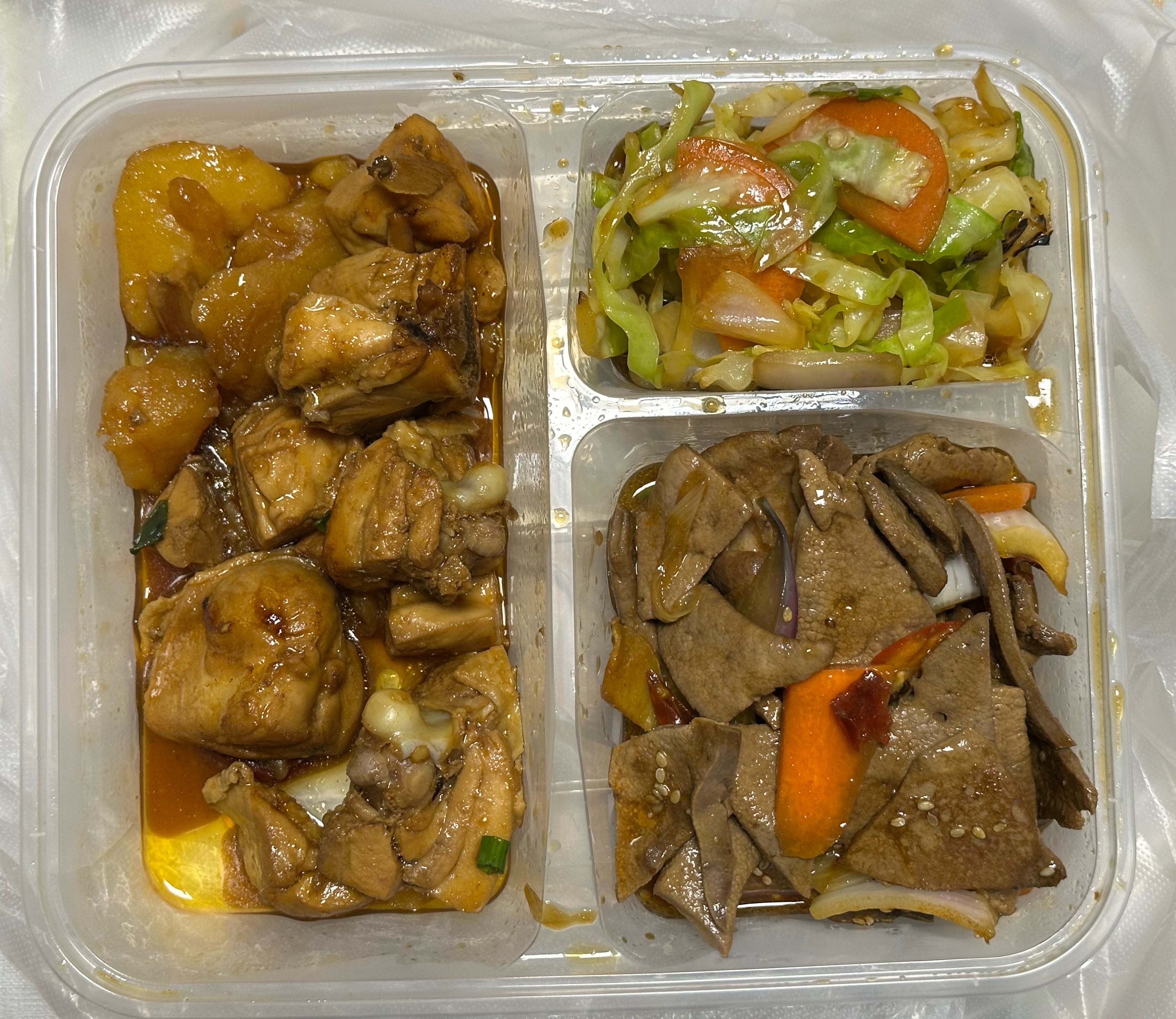 楼下的快餐店真的太实惠了这些满满当当才14。比公司的20一盒的菜要好很多啊