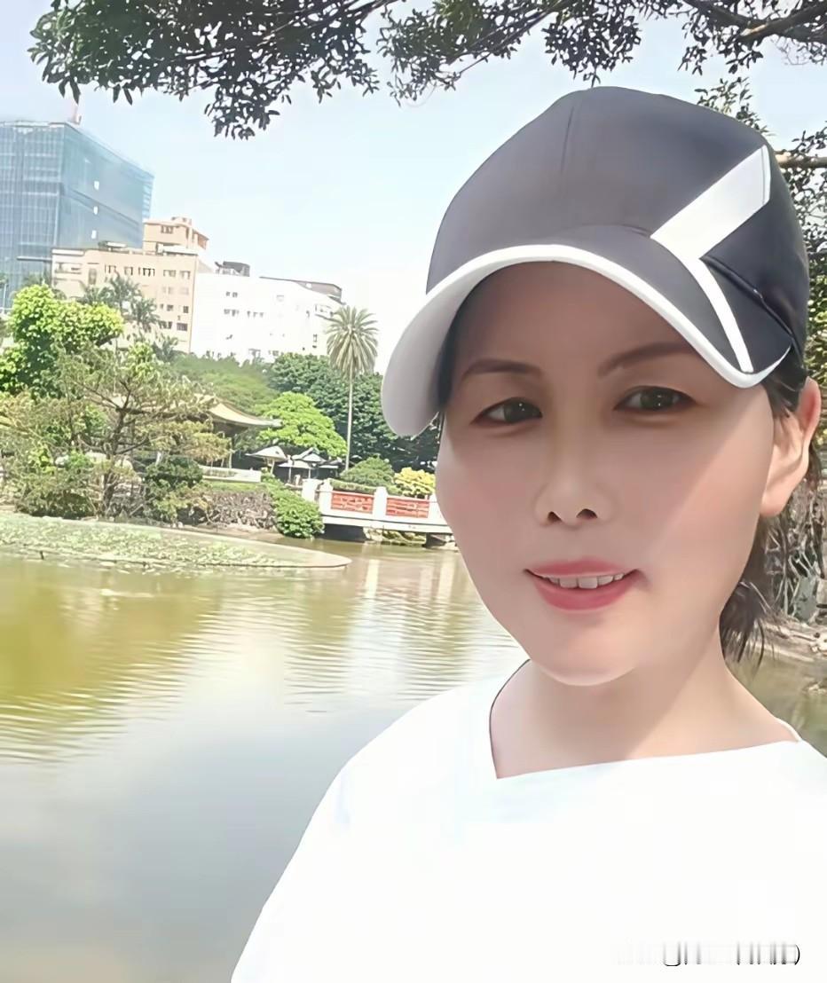 5.1假期小杨阿姨带大S一双儿女海边度假。五一假期小杨阿姨暖心分享日常，带着玥