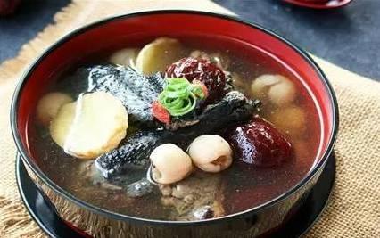 一碗乌鸡汤, 补血养颜、益精明目