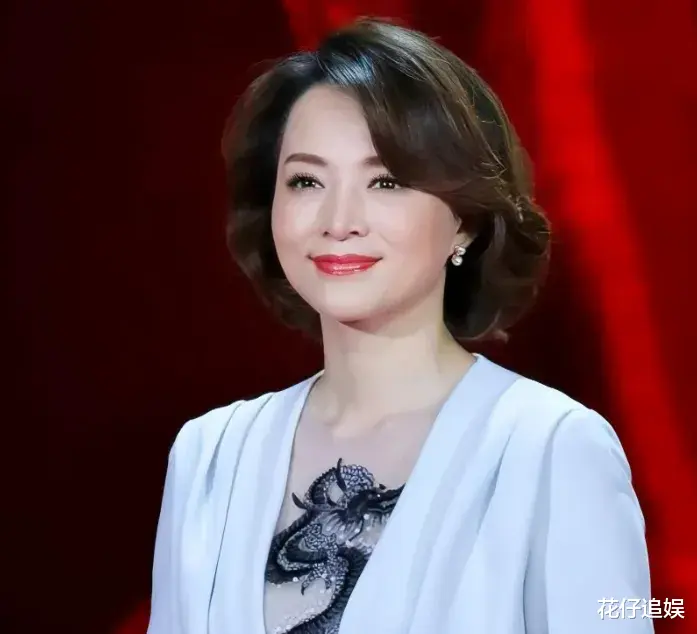 央视主持李梓萌:“<em>贷款</em>”上班20年,戴假发出镜!