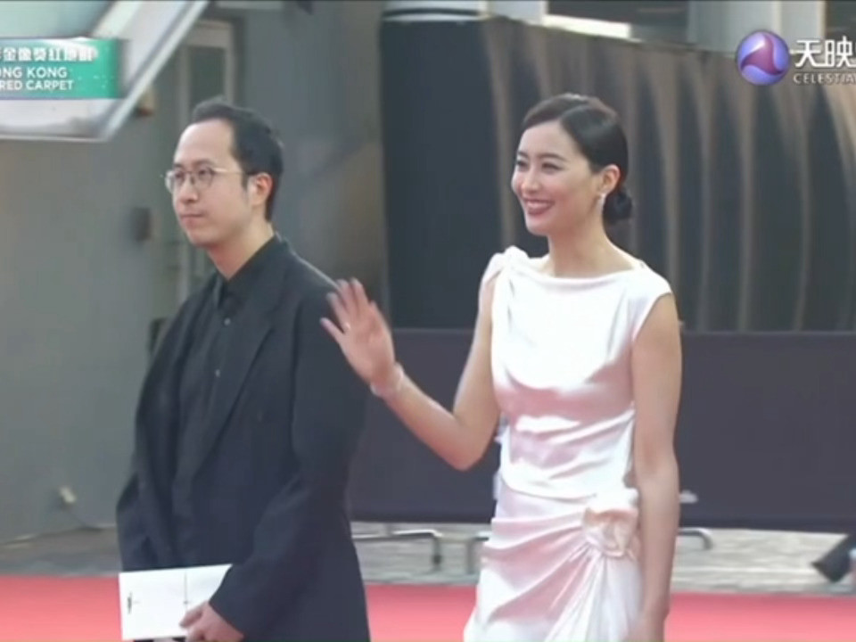 妈呀，44岁的陈法拉44岁的陈法拉陈法拉金像奖红毯状态