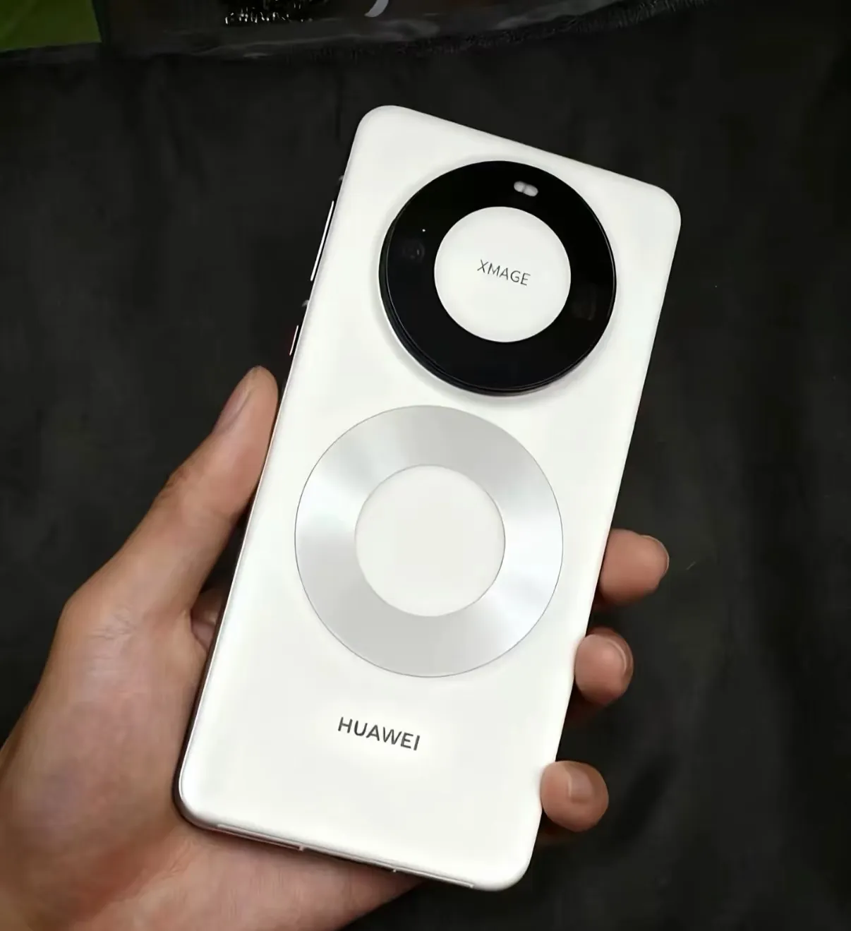 mate80已拿到手不得不说这次的手机质感很不一般，首先就是他...