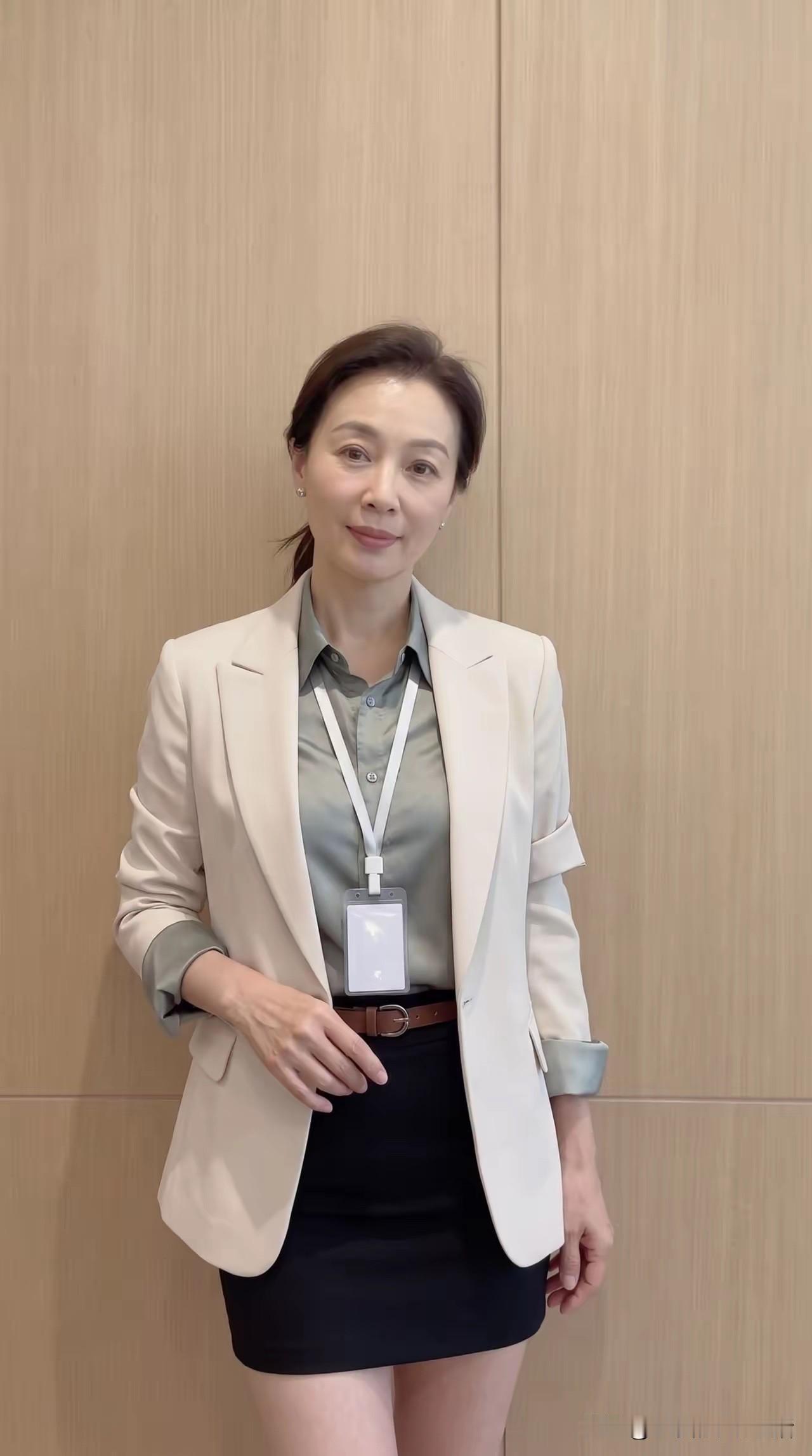 网上好多都在说老女人就是奥迪老A8我真的不知道是什么意思今天去问了一下包包