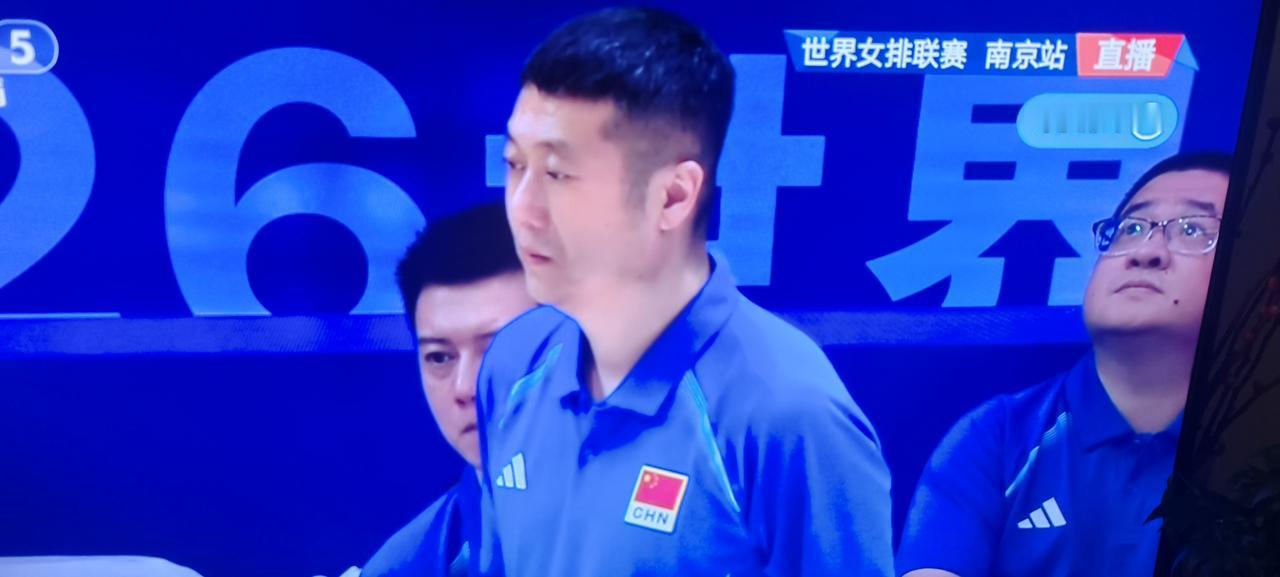 中国女排究竟怎么了？这段时间是怎么训练的？今晚居然在主场以0比3的比分输给了捷克