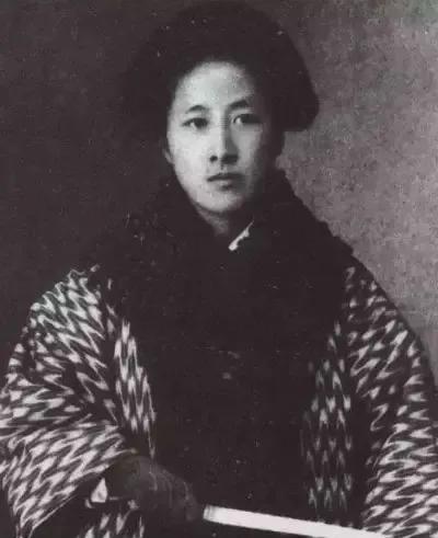 秋瑾出生于厦门，而且也在厦门生活了十多年。位于鼓浪屿泉州路73号的红砖三层小洋