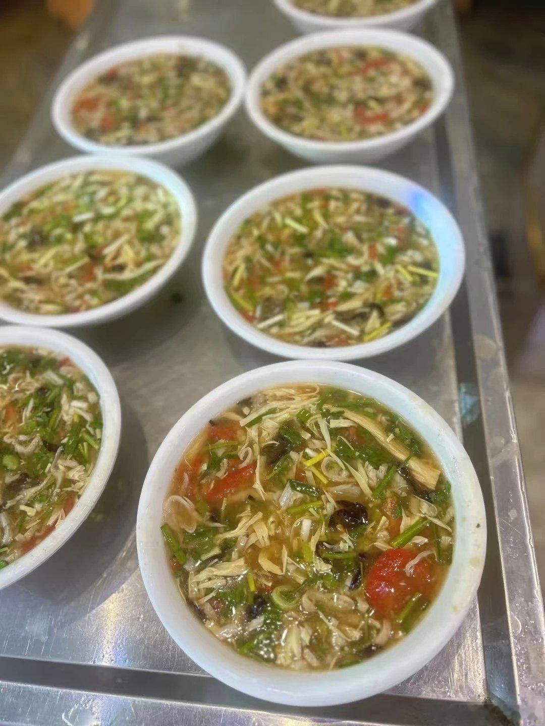 河南最是“意难平”的美食：滚蛋汤里的烟火深情中原大地，自古便是沃野千里的粮仓。周