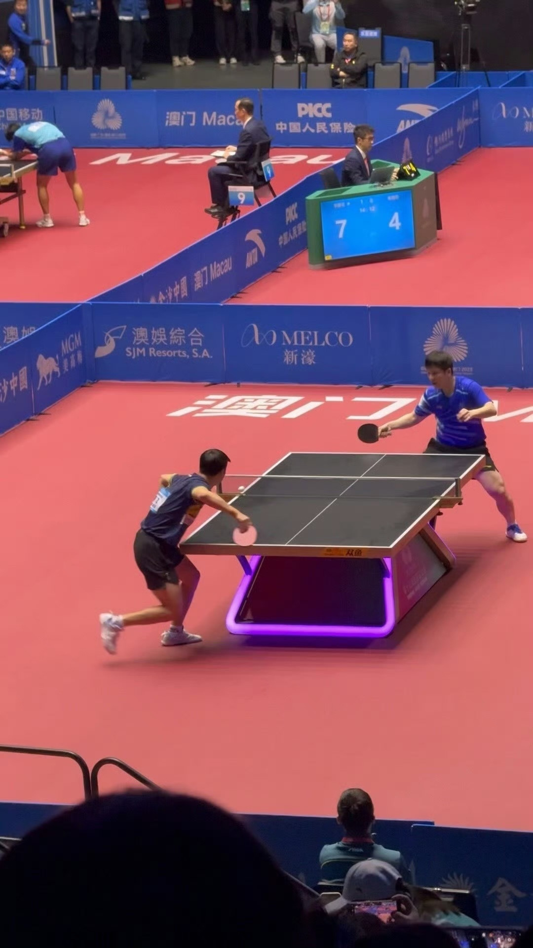 ｜大家看看这一球就是今天比赛的缩影，全方位各个角度的“碾压”，打的薛飞根本压不