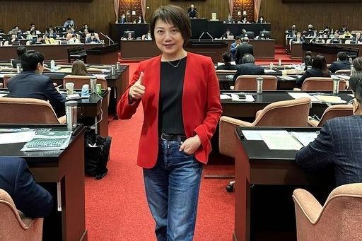 对于媒体提到，民众党决议开除李贞秀党籍，也代表她丧失“立委”资格，台“中选会”也