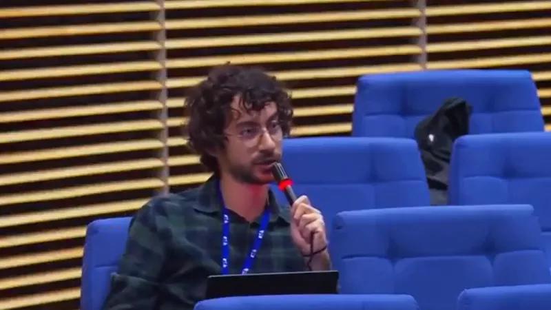 这位记者向欧盟问了一个暴露双重标准的问题，结果他就被解雇了意大利记者加布里埃