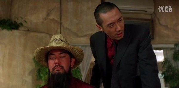 昆山龙哥事件为什么最终判了正当防卫?龙哥全程拿刀背打人，后面警方通报白衣男子也